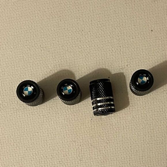 BMW Logo valve Stem caps in Black set of 4 NWT - Picture 1 of 4